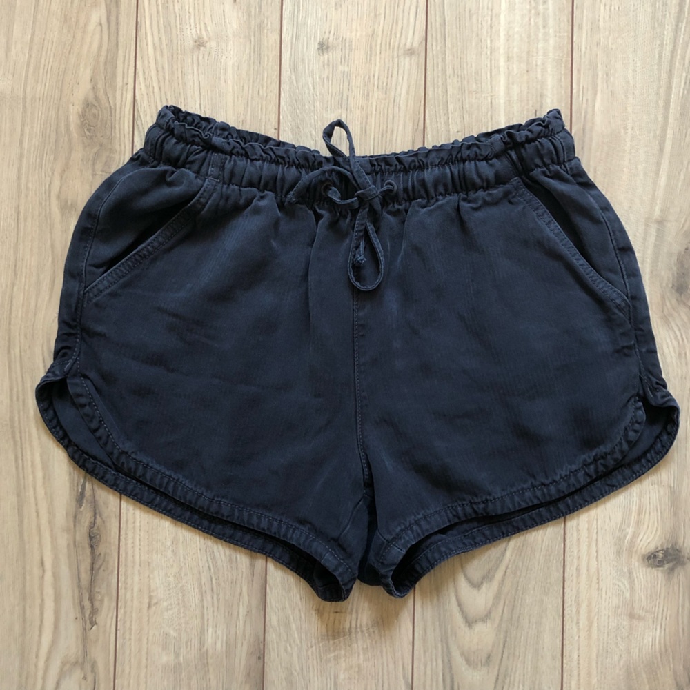 Women’s American Eagle Outfitters Black 100% Lyocell shorts size S
